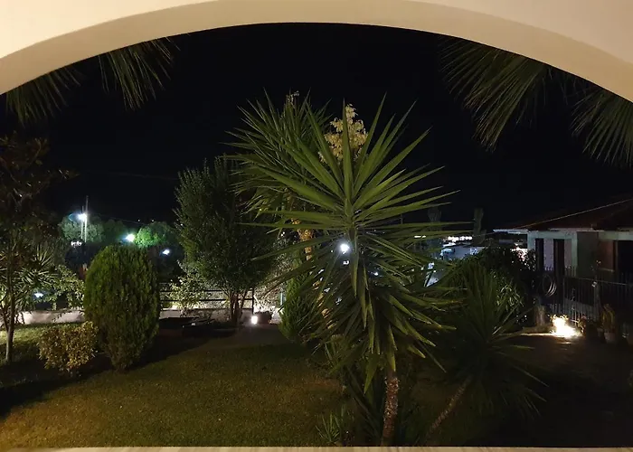 Pefko * Néos Marmarás